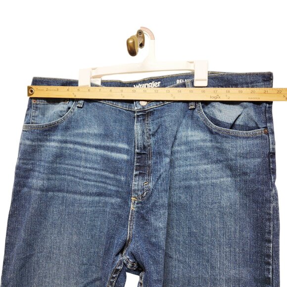 Wrangler Mens Relaxed Fit Denim Jeans Size 42x30 Blue Mid Wash - Picture 8 of 11